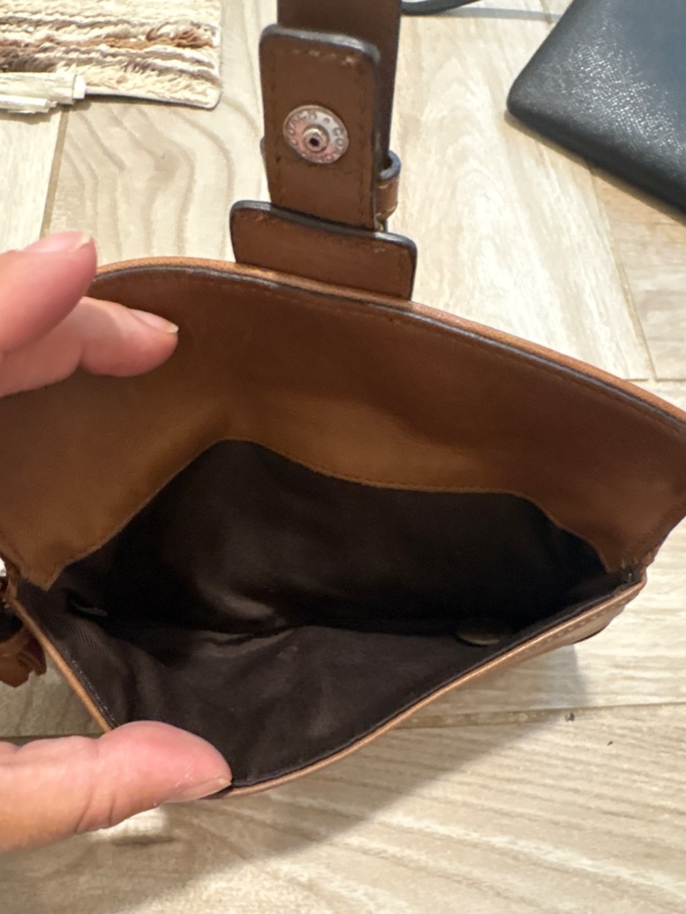 Brown coach wristlet - Picture 2 of 2